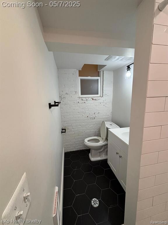 updated bathroom w/ ceramic floor & updated vanity