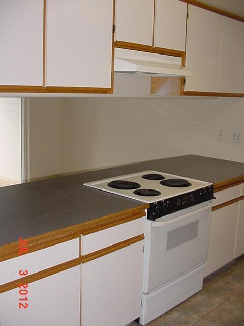 1078 Cherry St, Central Point, OR 97502 - photo 4