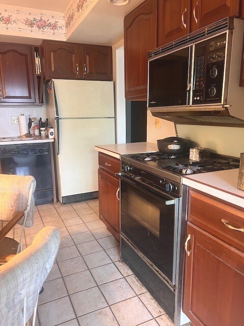 1450 Meyer Rd, Hoffman Estates, IL 60169 - photo 4