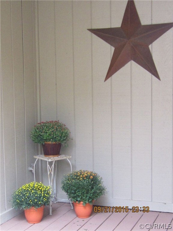 WONDERFUL PRIVATE AND COVERED FRONT PORCH AREA!