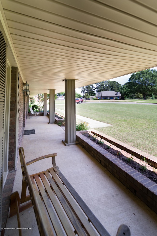 LARGE COVERED PORCH