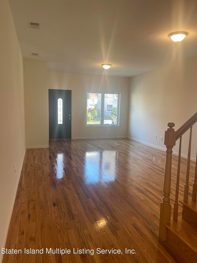 110 Roe St, Staten Island, NY 10310 - photo 3