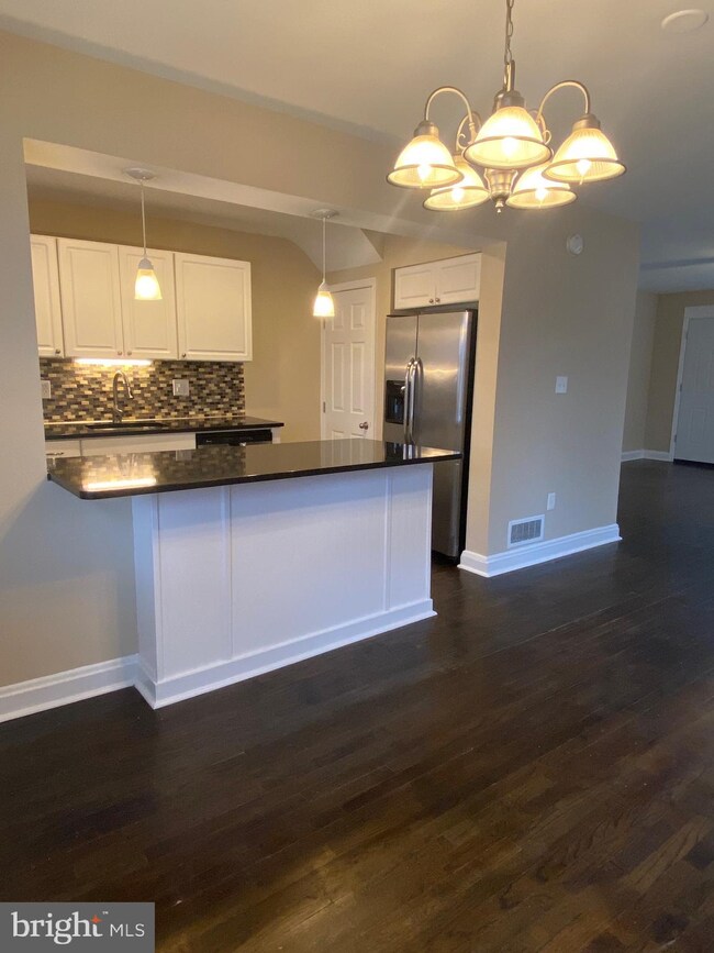 312 Grovethorn Rd, Middle River, MD 21220 - photo 5