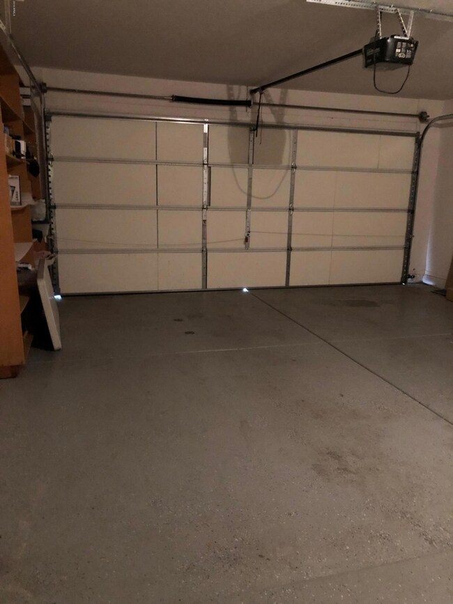 INSULATED GARAGE DOOR W/ EPOXY FLOORS