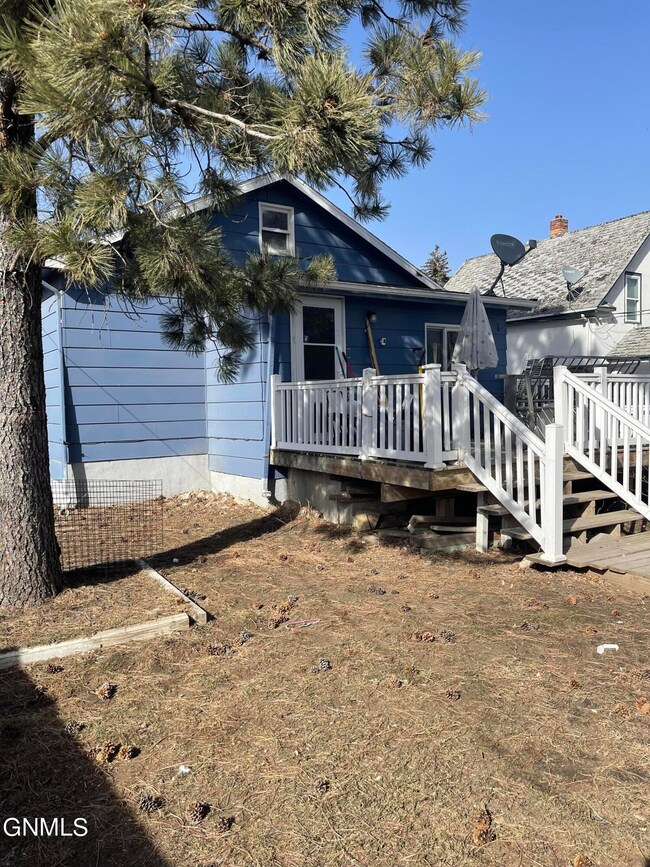 620 3rd St SE, Jamestown, ND 58401 - photo 2