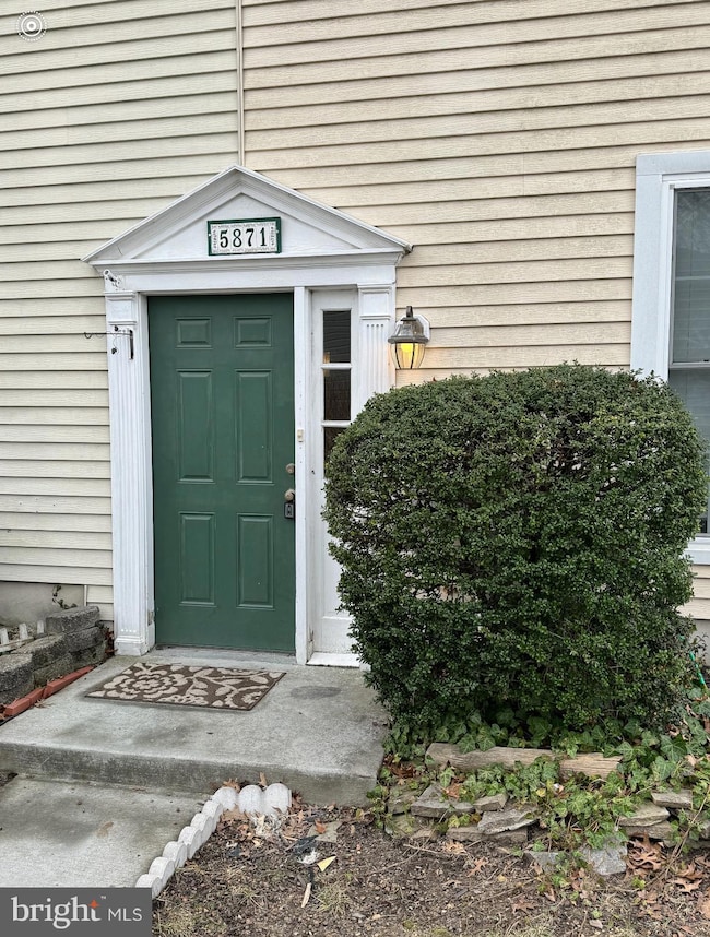 5871 Rowanberry Dr, Elkridge, MD 21075 - photo 2