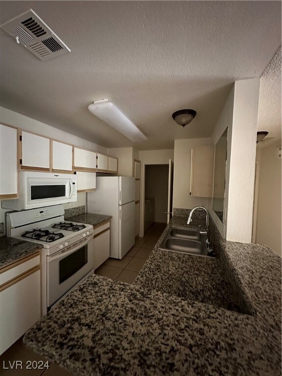 Kitchen/Laundry