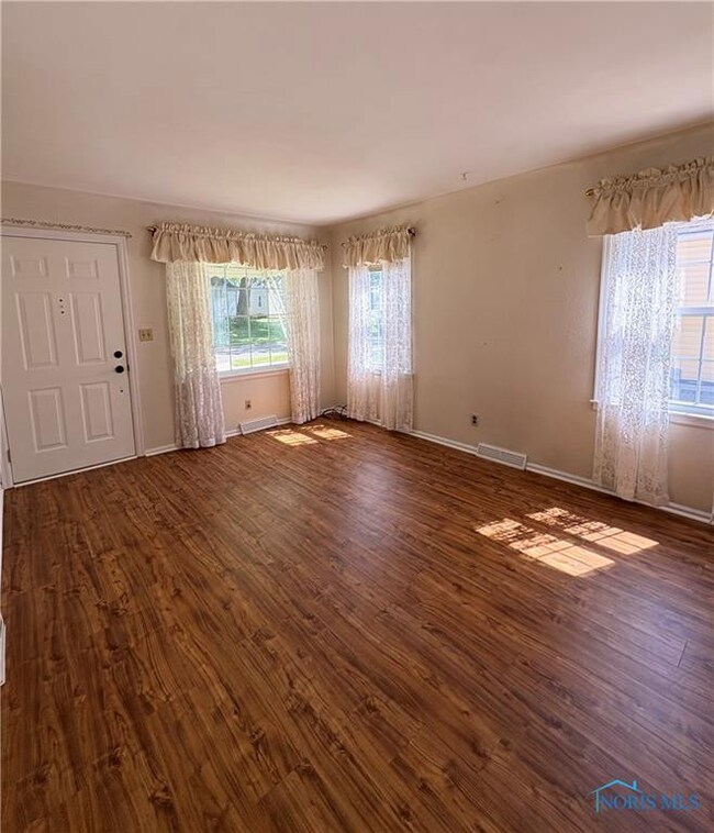 2849 Elsie Ave, Toledo, OH 43613 - photo 4