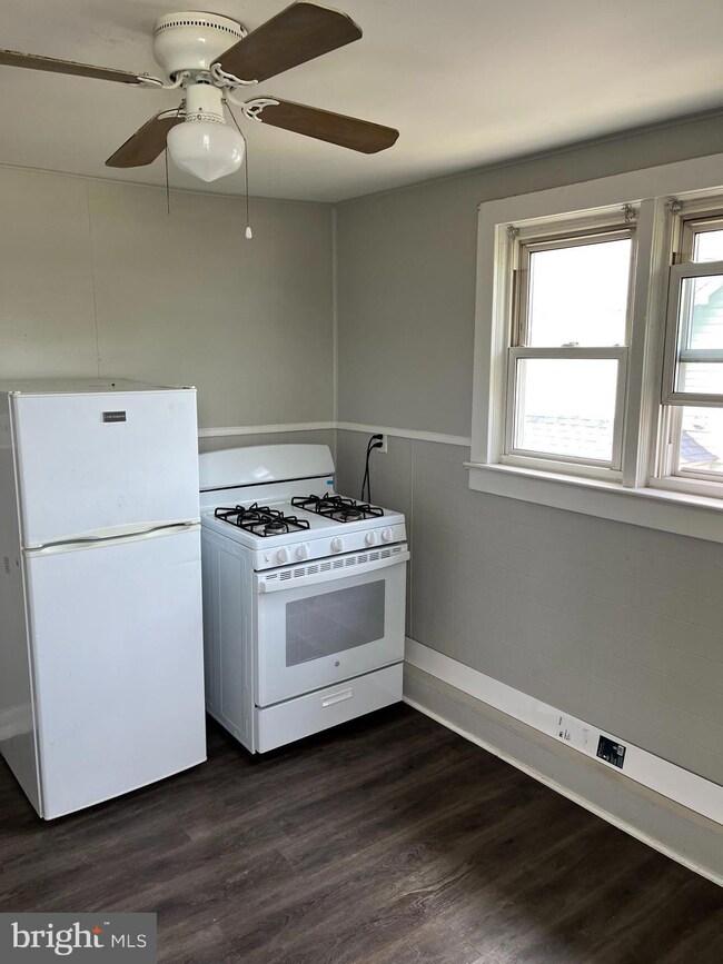 1026 Broadway unit B, Westville, NJ 08093 - photo 5