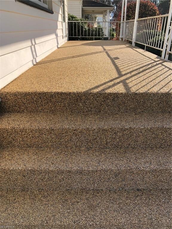 138 Iroquois St, Struthers, OH 44471 - photo 3