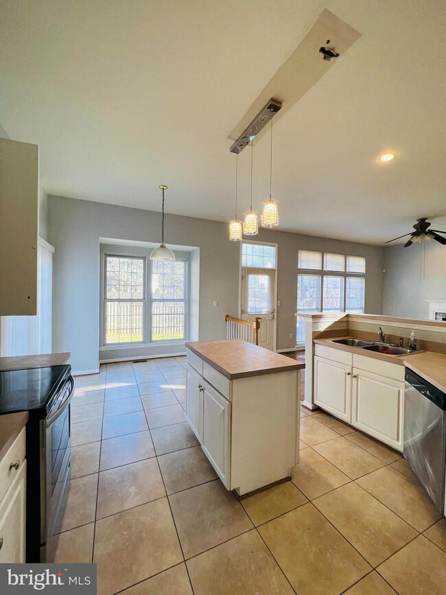 19715 Maycrest Way, Germantown, MD 20876 - photo 5