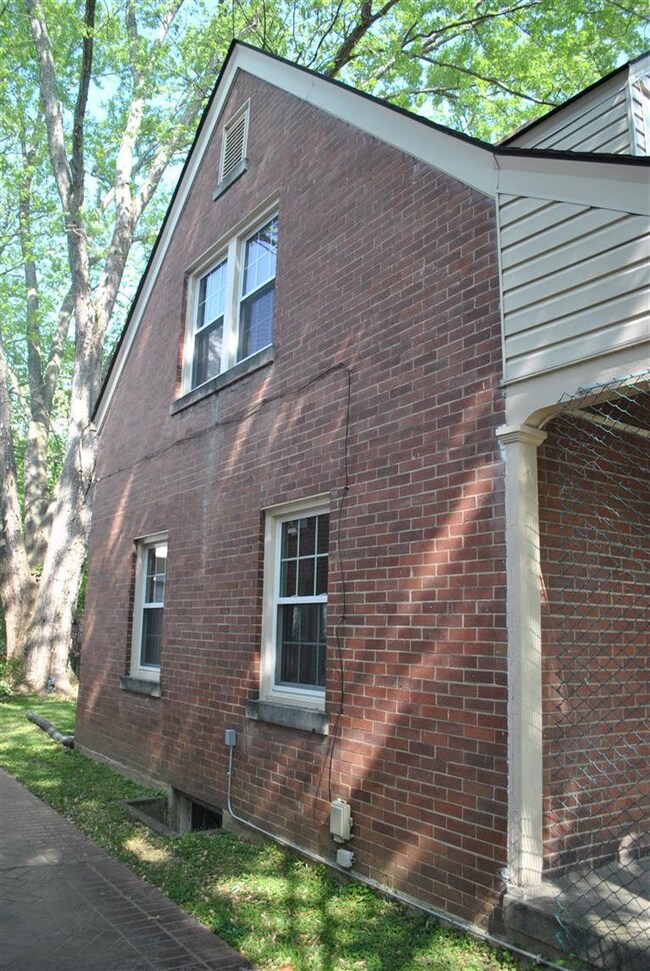 106 Shelby St, Frankfort, KY 40601 - photo 3