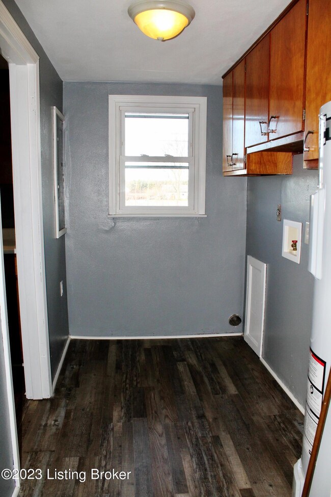 124 N Sycamore Dr, Hanover, IN 47243 - photo 6