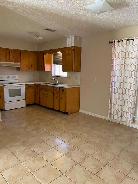 Dining to Kitchen