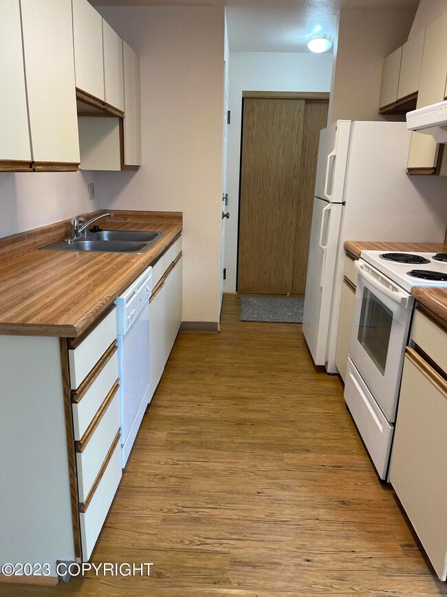 3560 W Dimond Blvd unit A10, Anchorage, AK 99502 - photo 6