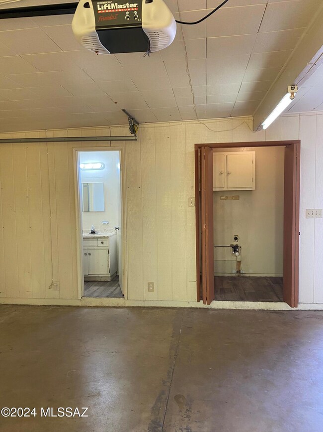 Garage storage, extra bath