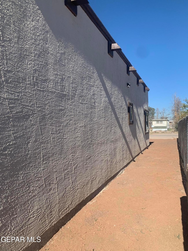 10228 Hatchett Rd, Socorro, TX 79927 - photo 4