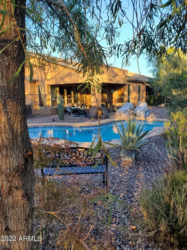 Large lot w/private swimming pool