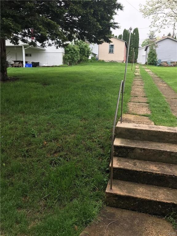 Rear steps to one car garage