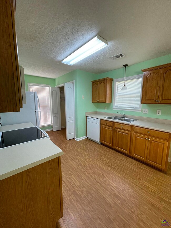 108 Rex Ct, Warner Robins, GA 31088 - photo 6