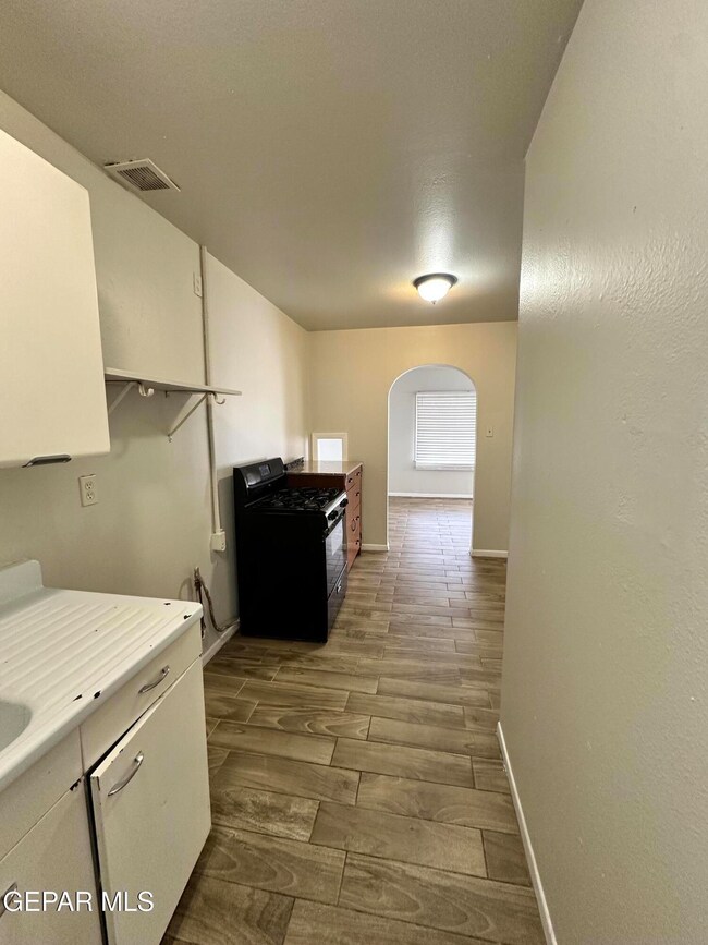 2608 Sacramento Ave, El Paso, TX 79930 - photo 3