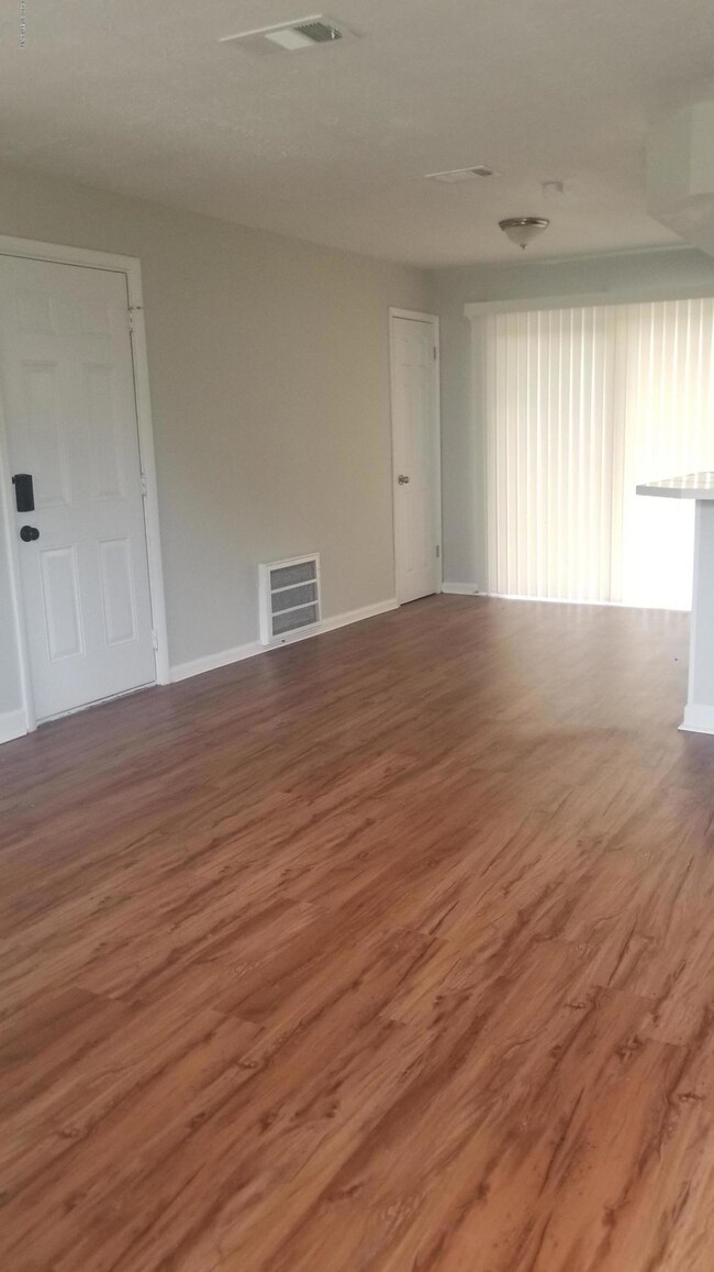 6810 Medellin Ct, Jacksonville, FL 32210 - photo 2