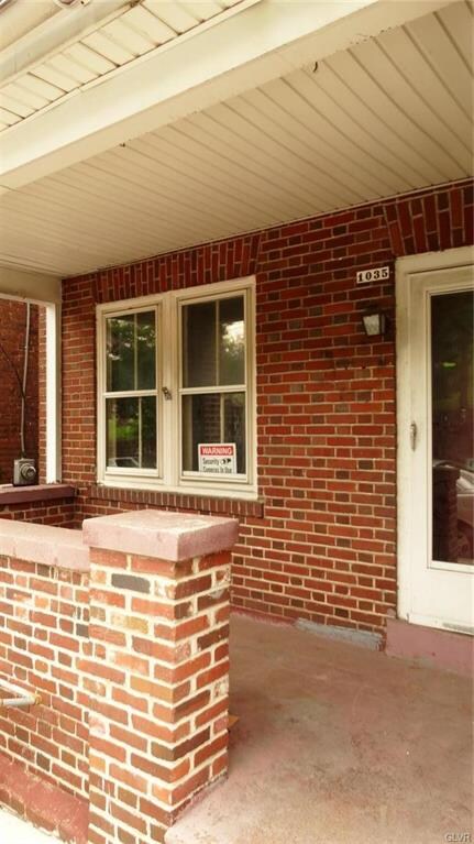 Nice Covered Front Porch - Soffit & No Maint Trim