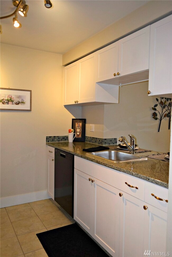 4831 Fauntleroy Way SW unit 102, Seattle, WA 98116 - photo 4