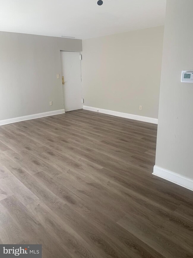 5536 Karen Elaine Dr unit 1612, New Carrollton, MD 20784 - photo 2