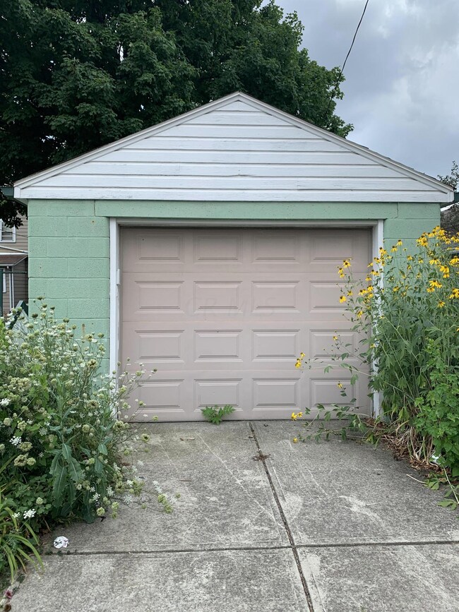1 car garage