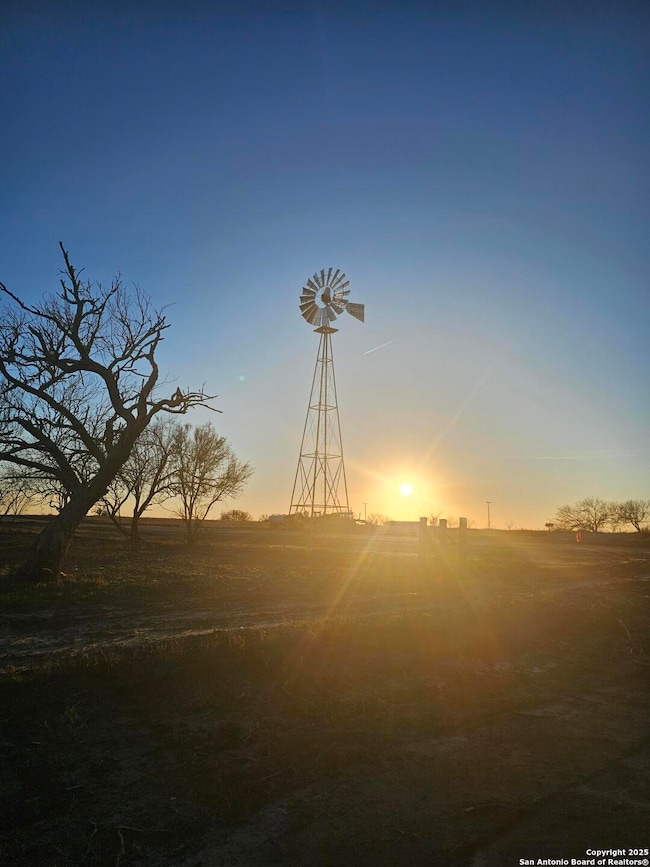109 Sylas Hayes, Pleasanton, TX 78064 - photo 4