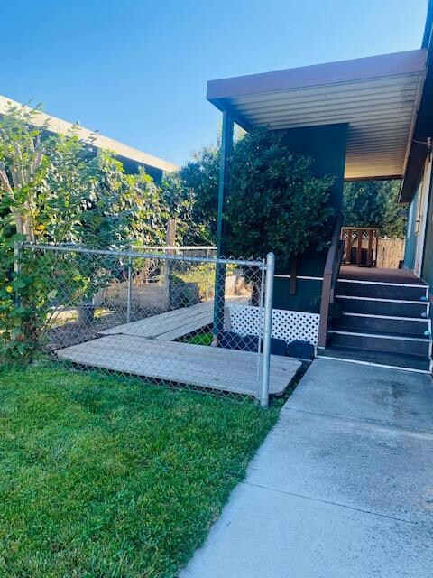 5901 Newbrook Cir unit 8, Riverbank, CA 95367 - photo 2