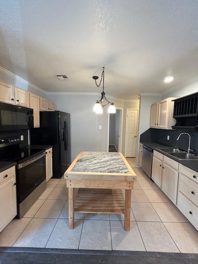 1022 N Allen St, Rockport, TX 78382 - photo 3