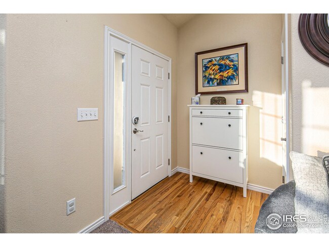 Entry Way W/built-in cabinet