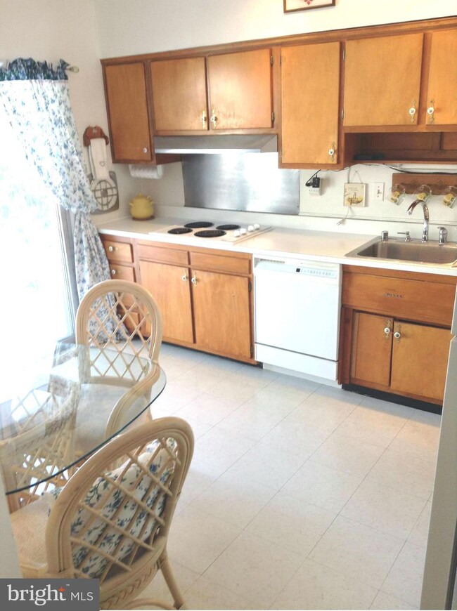 1306 Van Buren Dr, Fort Washington, MD 20744 - photo 4