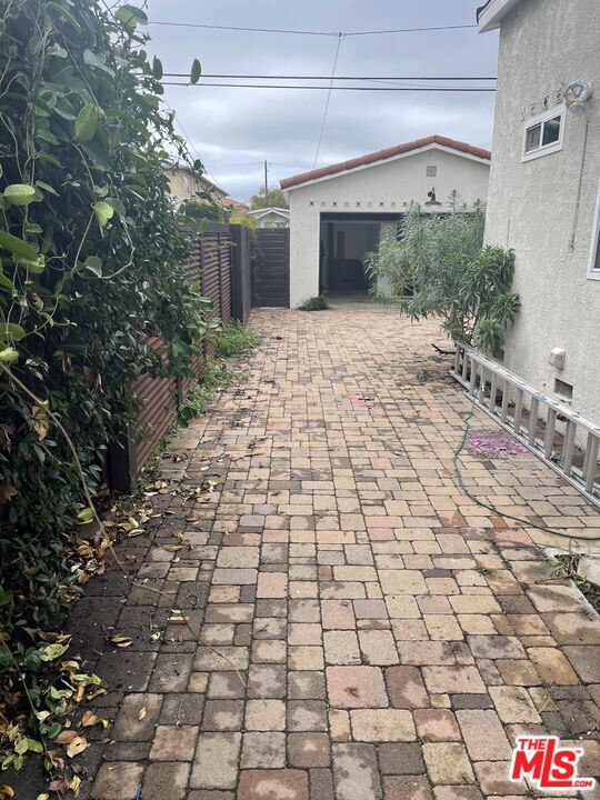 Driveway to Garage