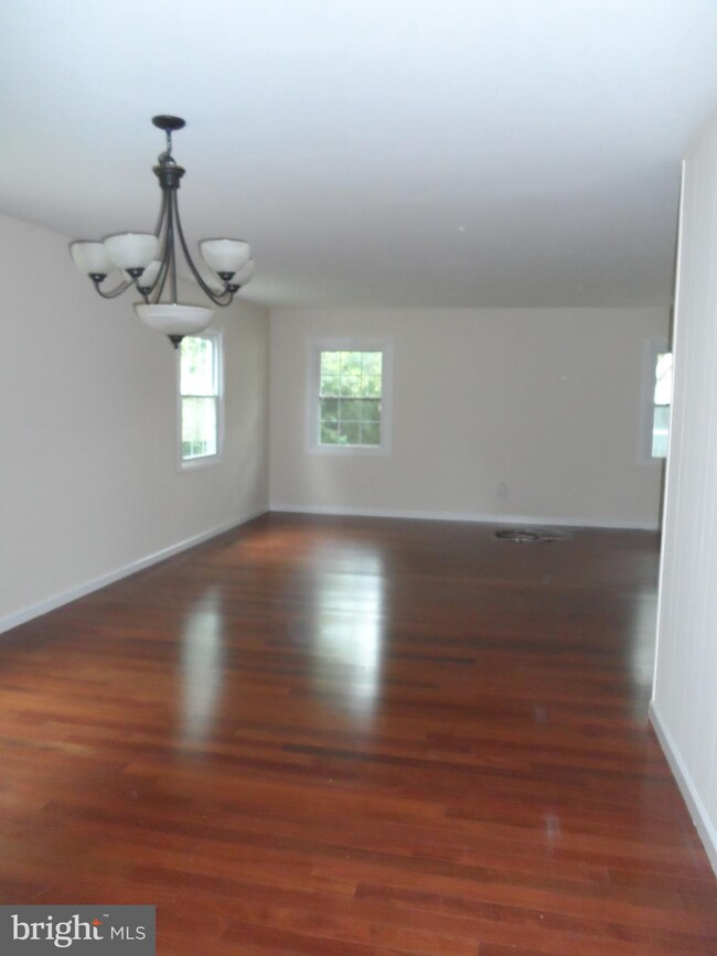 4009 Woodhaven Ln, Bowie, MD 20715 - photo 6