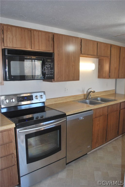 Updated Kitchen, Stainless stove and dishwasher, v