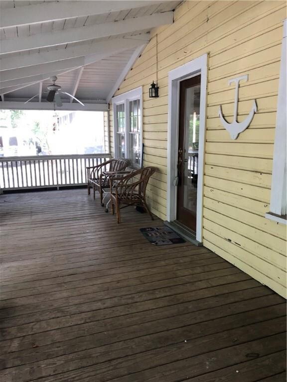 Wonderful large screened porch!