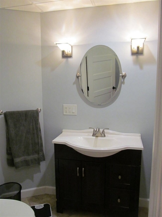 Emerson Mills unit M20, Pembroke, NH 03275 - photo 6