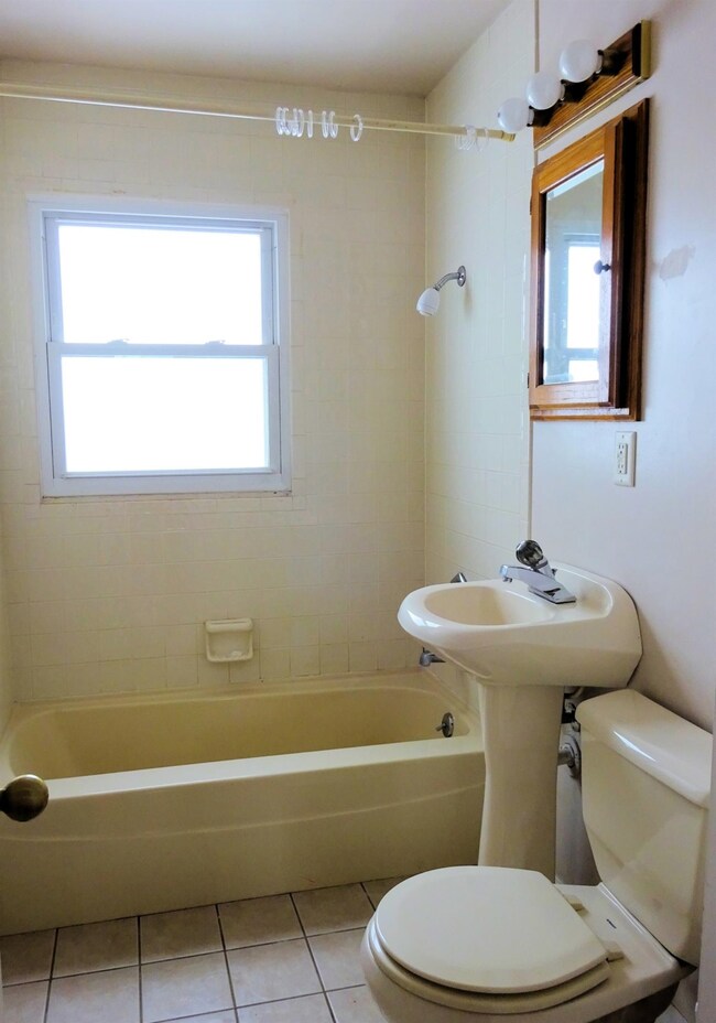 513 W Walnut St, Crown Point, IN 46307 - photo 6