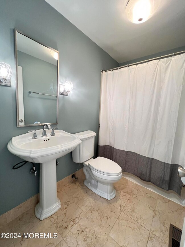 5 Oakcrest Ct, Holmdel, NJ 07733 - photo 5