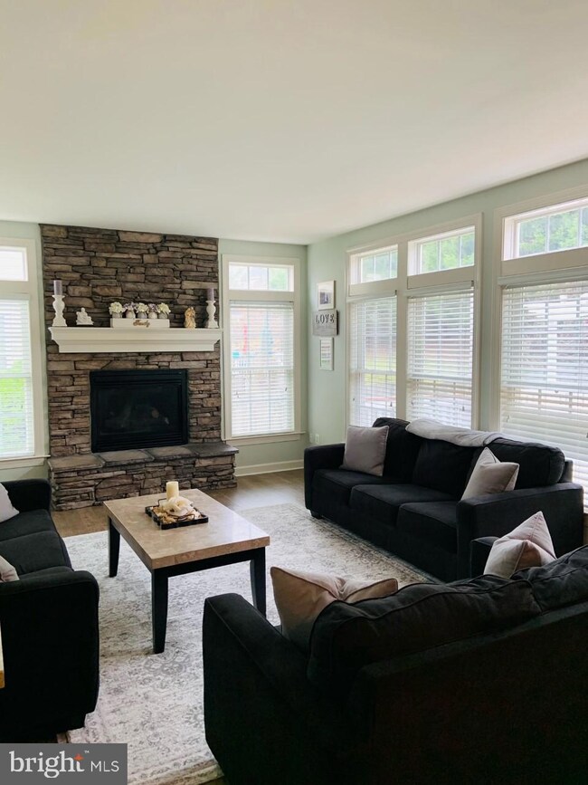 1902 Powells Landing Cir, Woodbridge, VA 22191 - photo 5