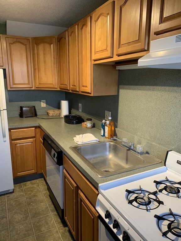 448 Cold Spring Ave, West Springfield, MA 01089 - photo 3