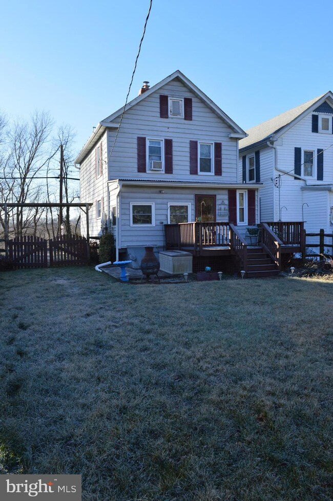 804 Knoxville Rd, Knoxville, MD 21758 - photo 2