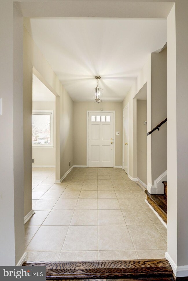 6832 Stoneybrooke Ln, Alexandria, VA 22306 - photo 5