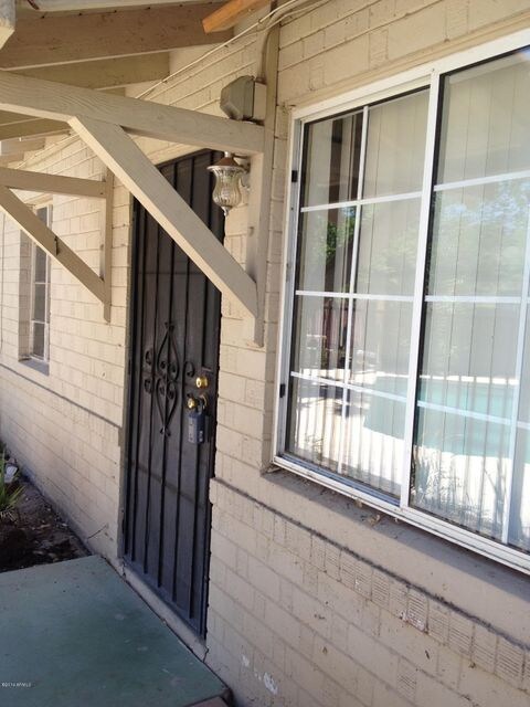 Screen door entrance
