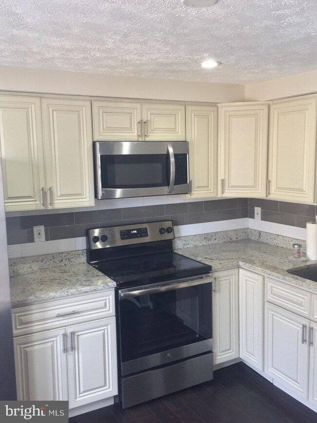 9521 Quarry Bridge Ct, Columbia, MD 21046 - photo 2