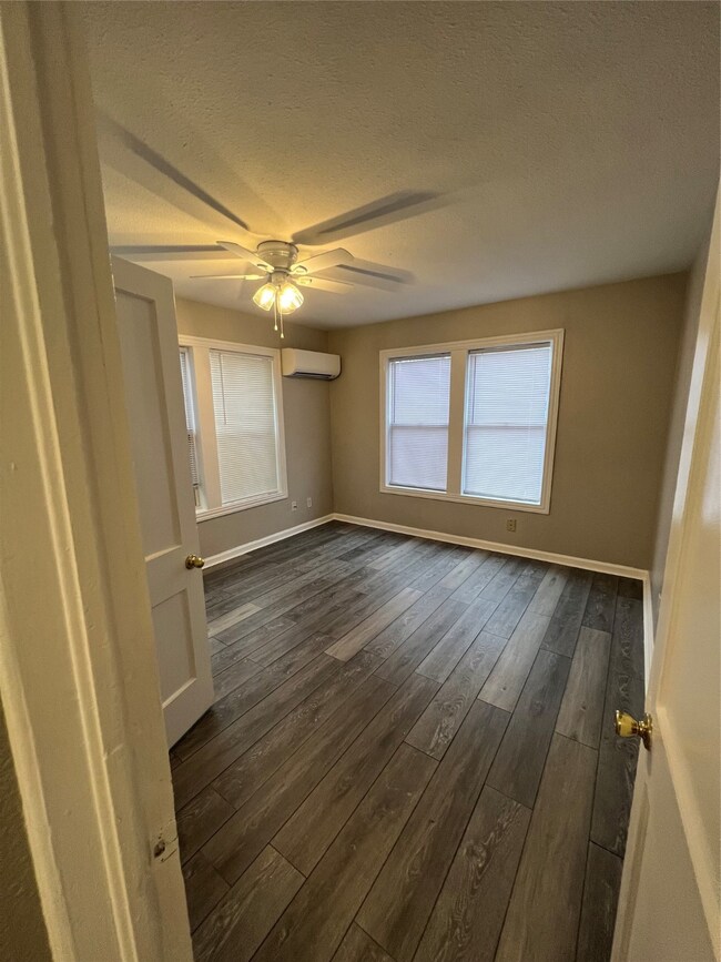 5606 Robertson St unit 1, Houston, TX 77009 - photo 7