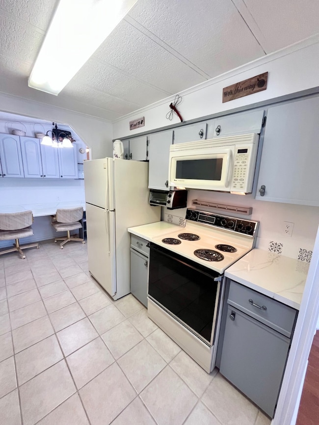 19140 Indian Wells Ct unit 33-A, North Fort Myers, FL 33903 - photo 4